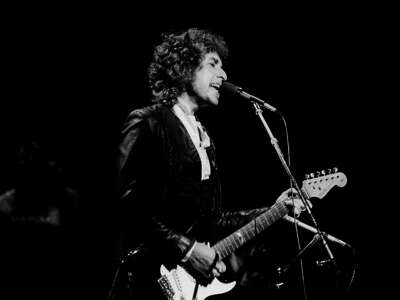 Bob Dylan performs onstage at the Chicago Stadium in Chicago, Illinois, on October 17, 1978.