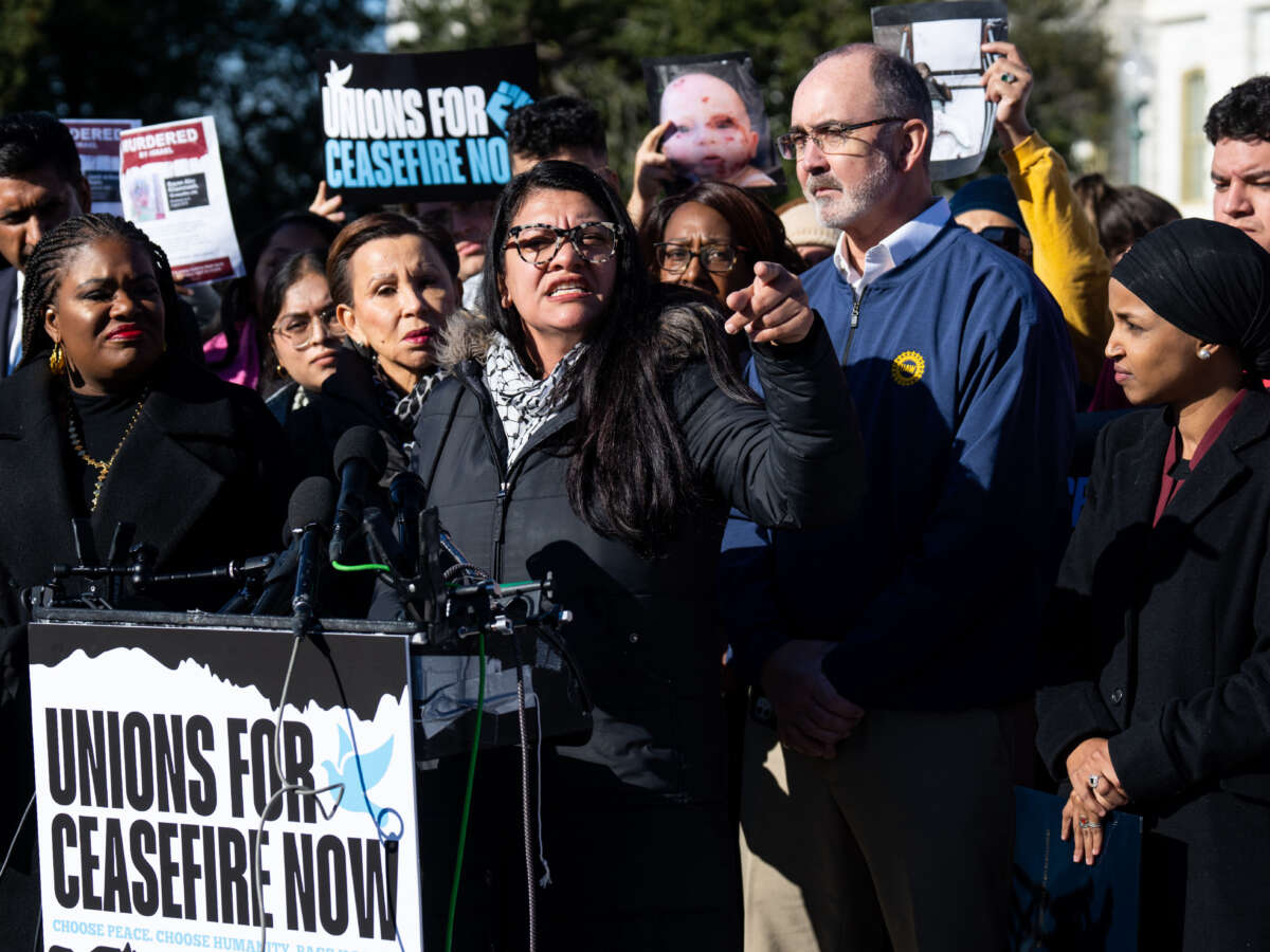 Progressive Lawmakers Decry “Illegal” US Airstrikes on Yemen