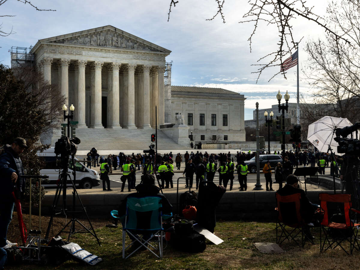 Expect Justices to Allow Trump on All Ballots, Legal Experts Say