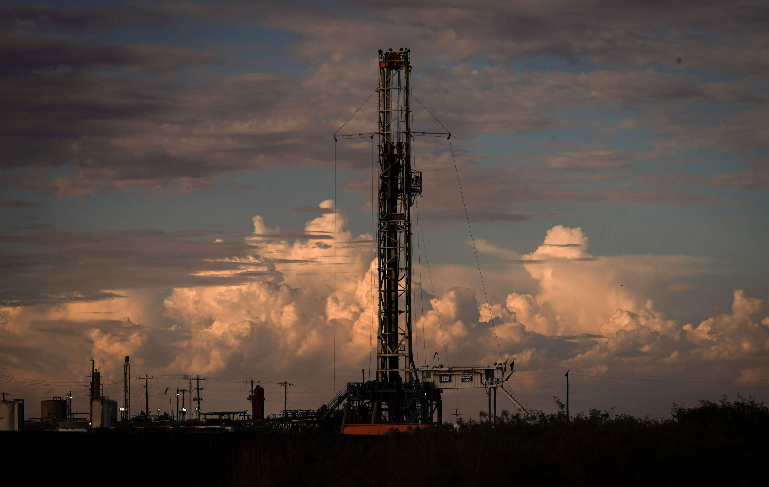 Why Is the US Producing More Oil and Natural Gas Than Ever Under Biden? - Vimarsana News