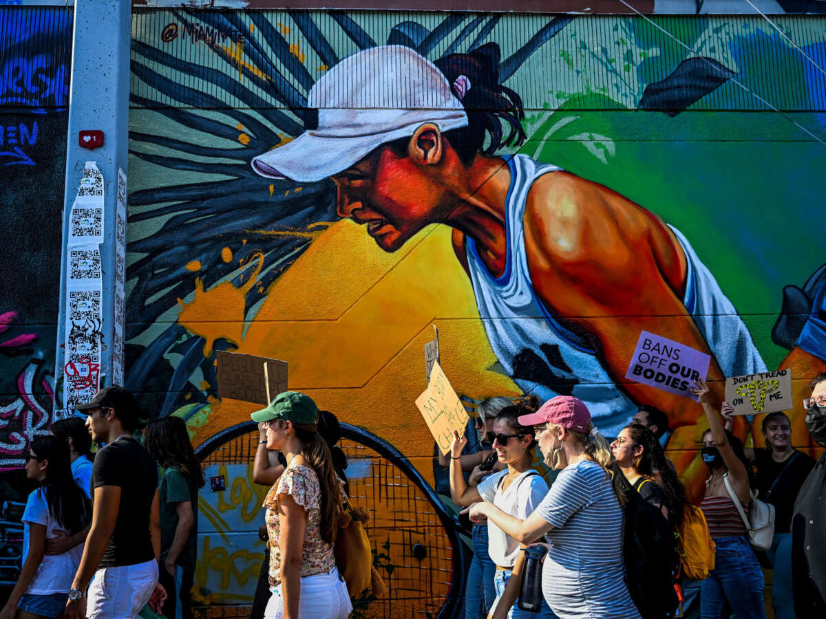 FL Supreme Court Lets 6-Week Ban Stand But Upholds Ballot Initiative on Abortion