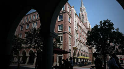 A view of the University of Southern California, as seen beneath arches