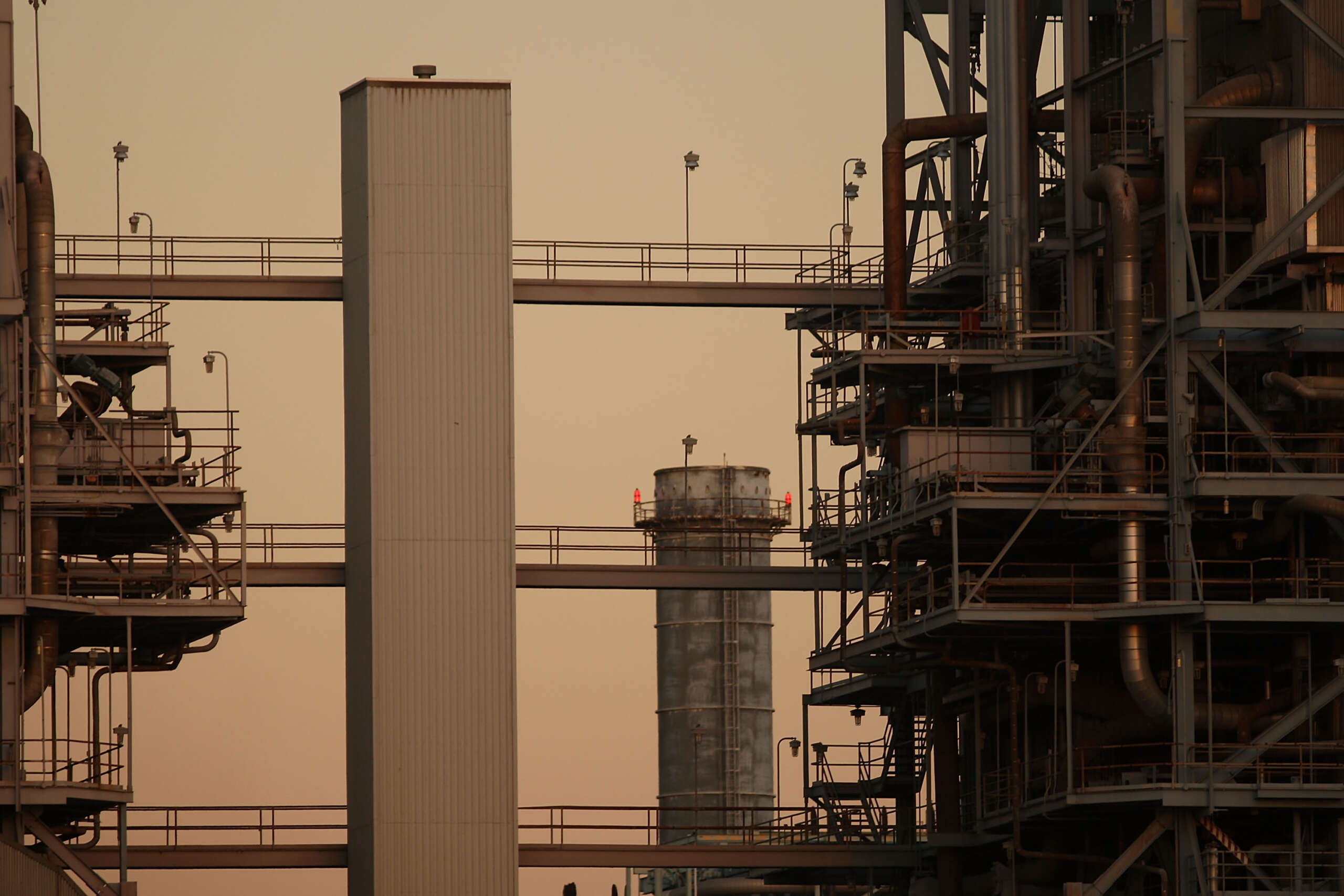 Biden EPA's New Rules for Fossil Fuel-Powered Plants Met With Mixed Response - Vimarsana News