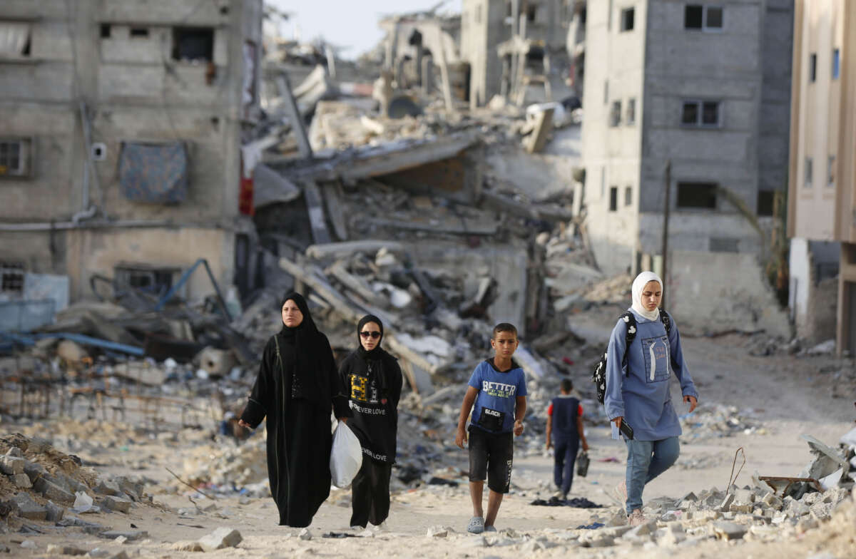 Following the Israeli army's ground incursions into certain neighborhoods east of Rafah, located in the southern Gaza Strip, Palestinians residing in the area continue to migrate from the eastern neighborhoods of the city towards the west of Khan Yunis on May 9, 2024.
