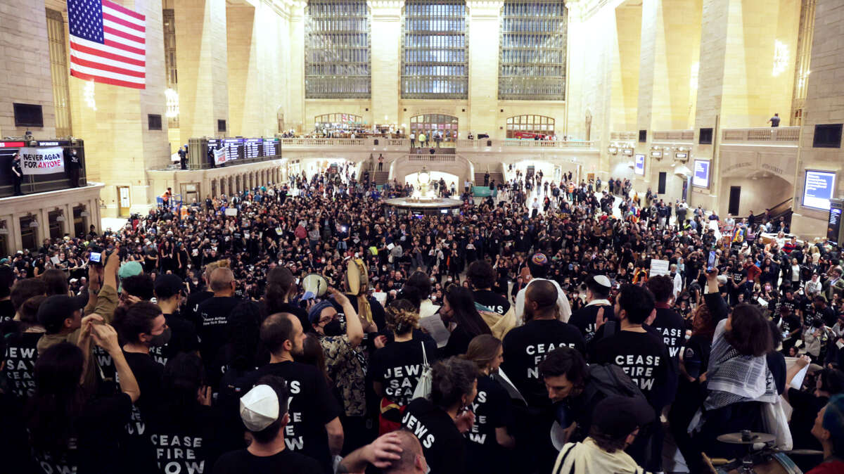 Hundreds of people wearing shirts reading "JEWS SAY CEASEFIRE NOW" fill Grand Central Station