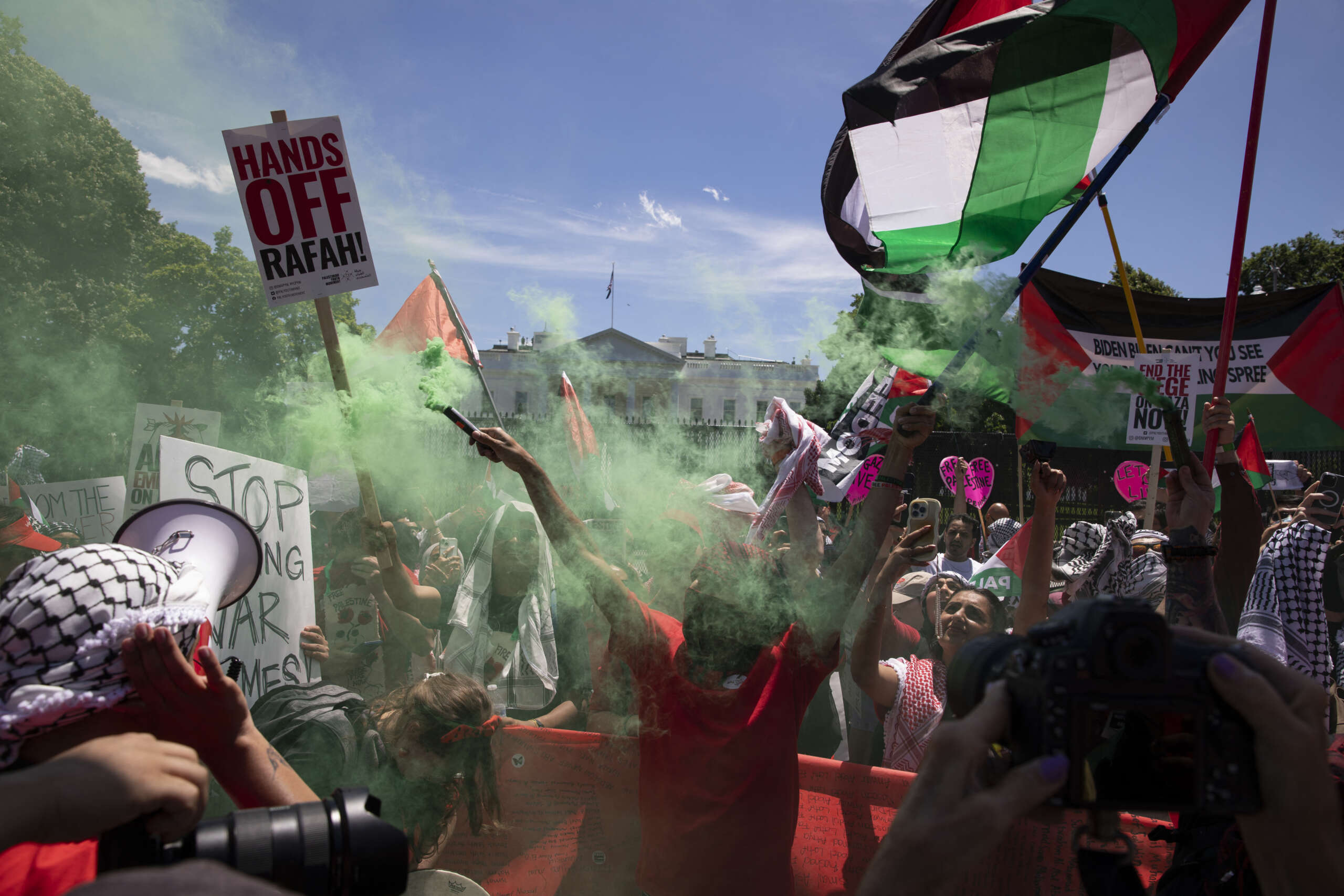 Thousands Form "Red Line" Around White House to Demand End to Gaza Genocide - Vimarsana News