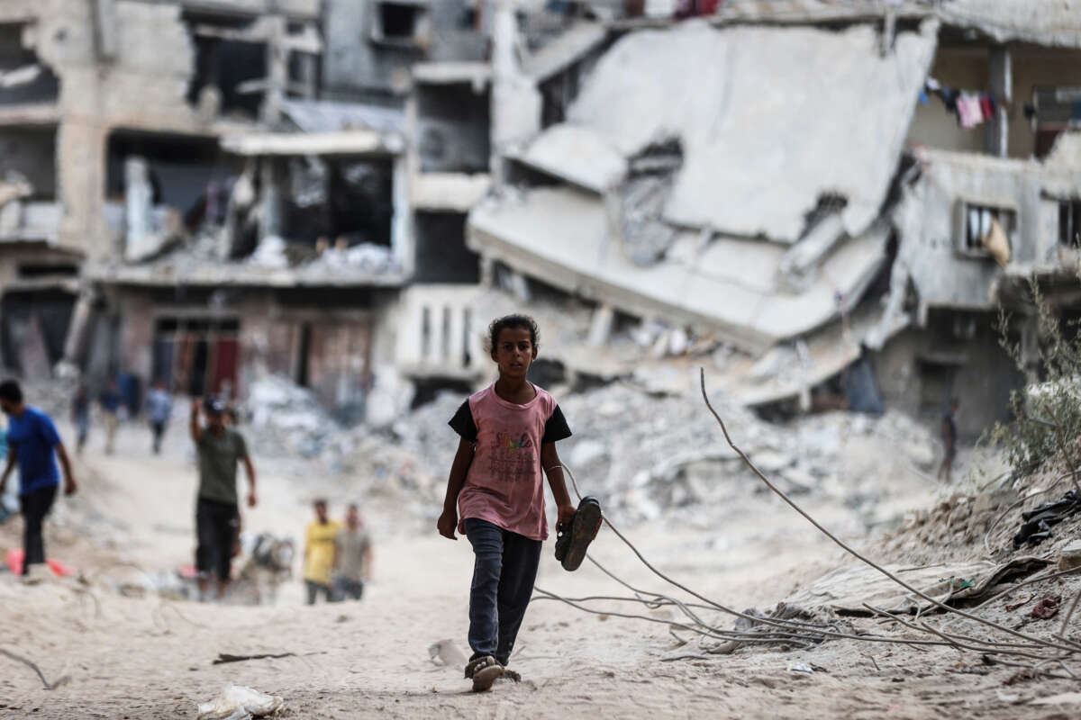 Palestinians return to their homes after the withdrawal of Israeli army from the eastern Khan Yunis, Gaza, on July 30, 2024.