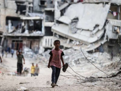 Palestinians return to their homes after the withdrawal of Israeli army from the eastern Khan Yunis, Gaza, on July 30, 2024.