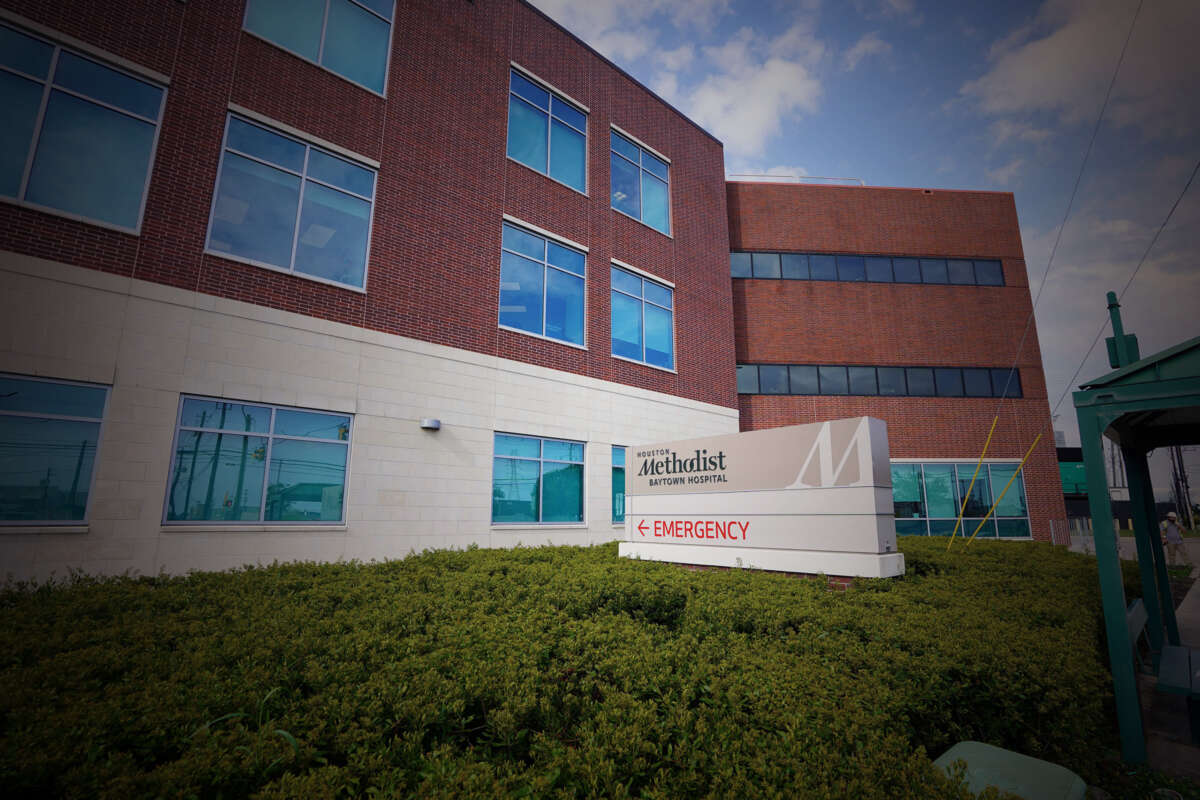 External shot of the Houston Methodist Baytown hospital