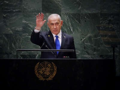 Benjamin Netanyahu raises a hand in the UN