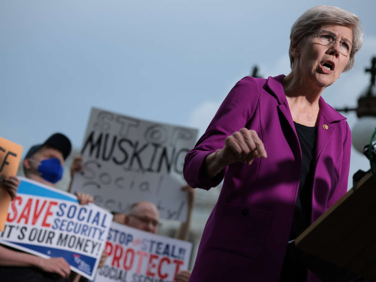 Elizabeth Warren Demands Investigation Into Social Security Hotline Wait Times