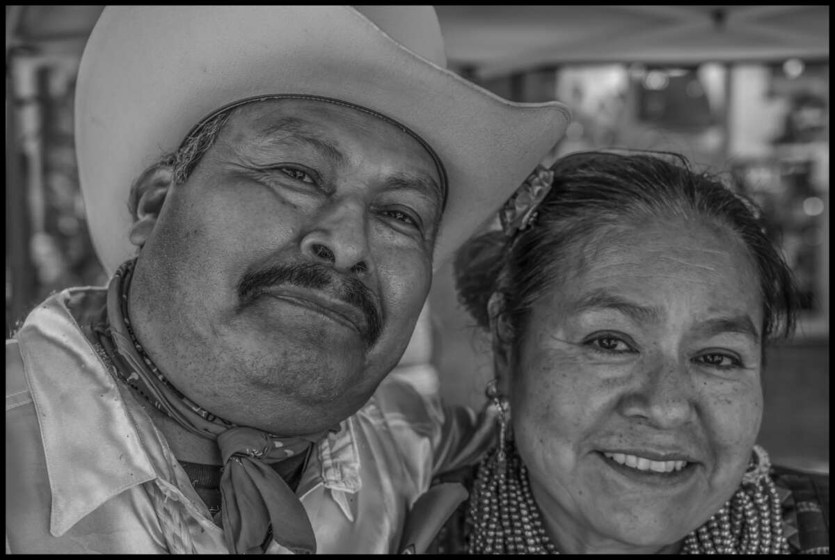 Fausto Guzmán y su esposa son líderes en la comunidad Triqui en el norte de California.
