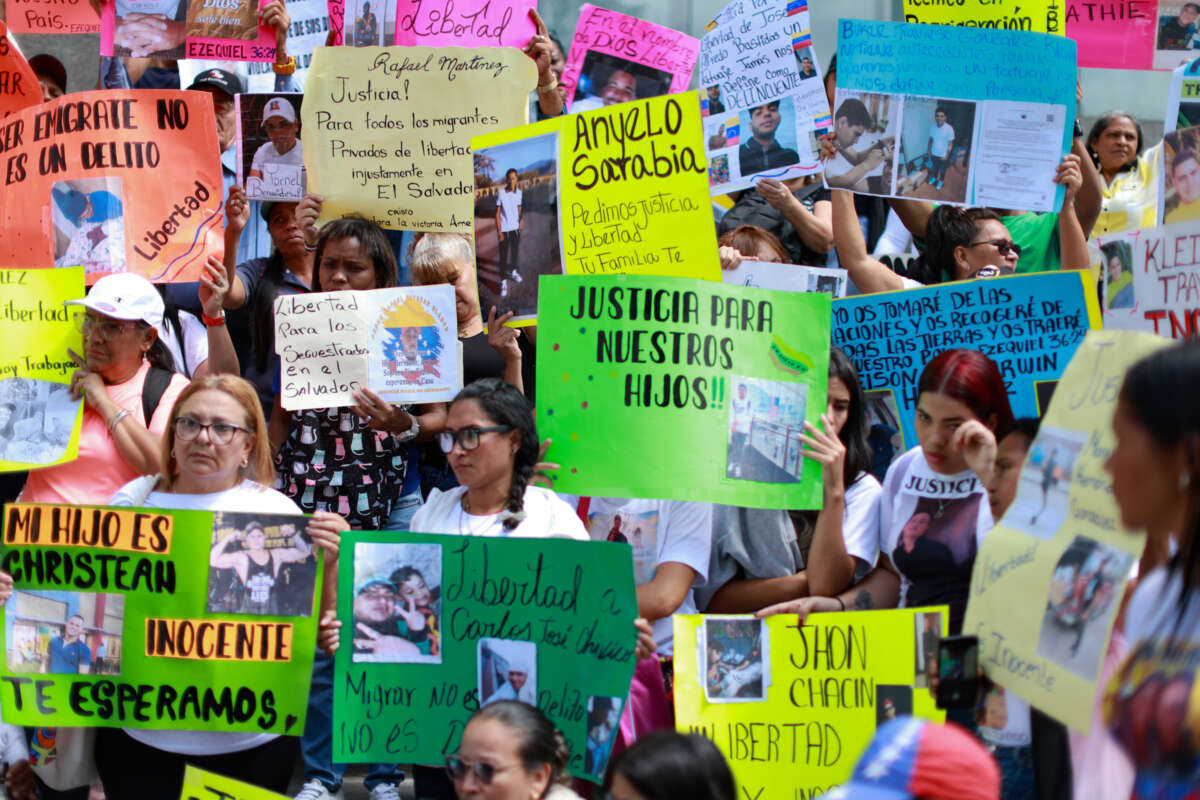 "Freedom for those kidnapped in El Salvador", reads the poster of a woman taking part in a protest against the deportation of alleged Venezuelan criminals from the USA to a high-security prison in El Salvador.