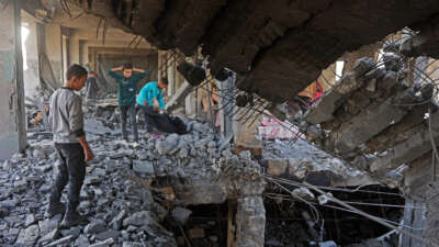 Palestinian children inspect the debris of a damaged building belonging to the Ministry of Religious Endowments, which was sheltering displaced people in the Zeitoun neighborhood of Gaza City, on November 20, 2025, a day after it was targeted by Israeli army.