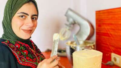 Dema, the cake girl who became known not only for creating cakes but for spreading joy. A young woman with unshakable determination, who began her dream as a university student with “Cake Online” — here she is decorating a cake with all her love, a dream that succeeded and continues to grow with her passion and resilience. Captured by Dema’s sister.