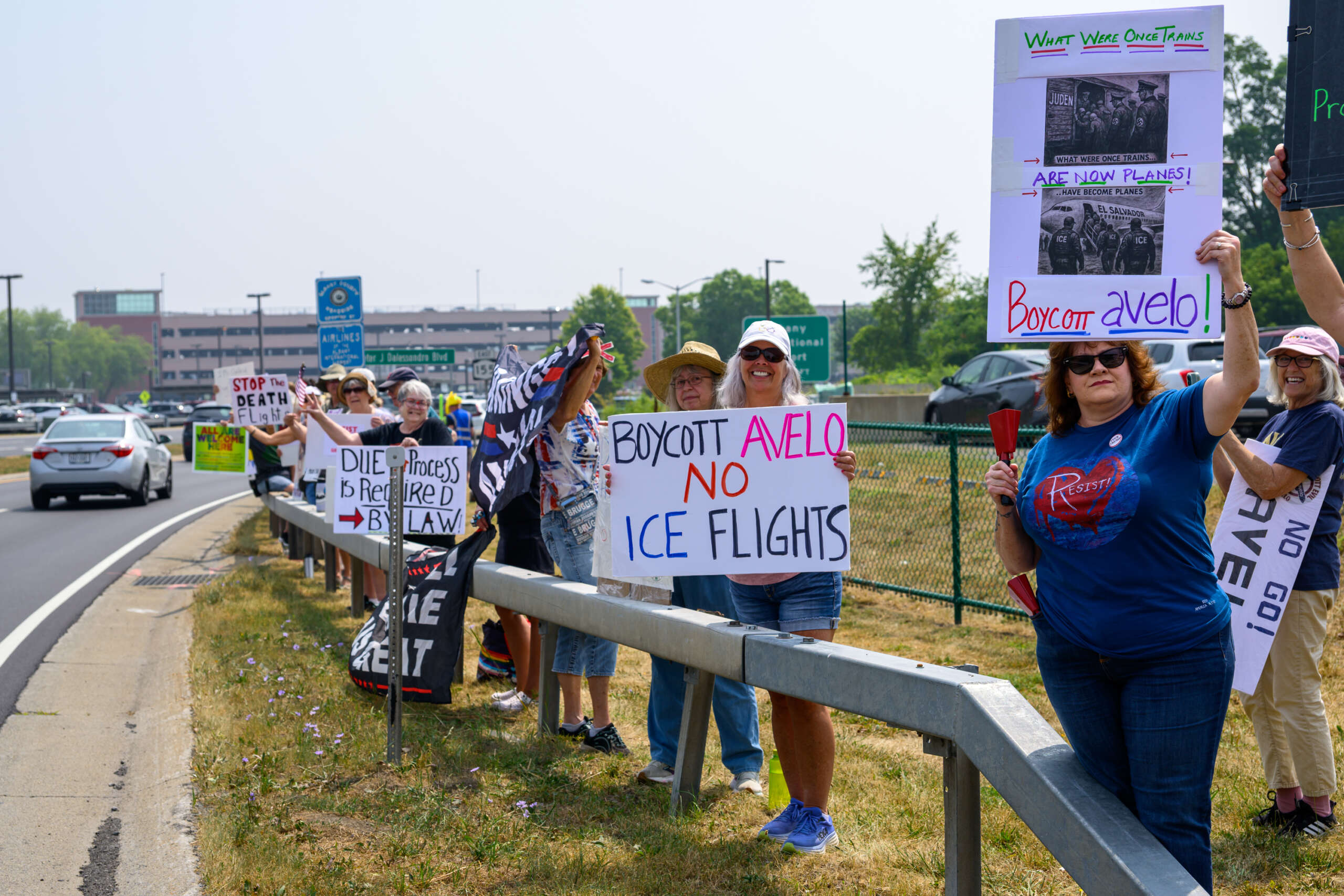 truthout.org - Umme Hoque - Here's How We Pressured an Airline to End Its Contract With ICE