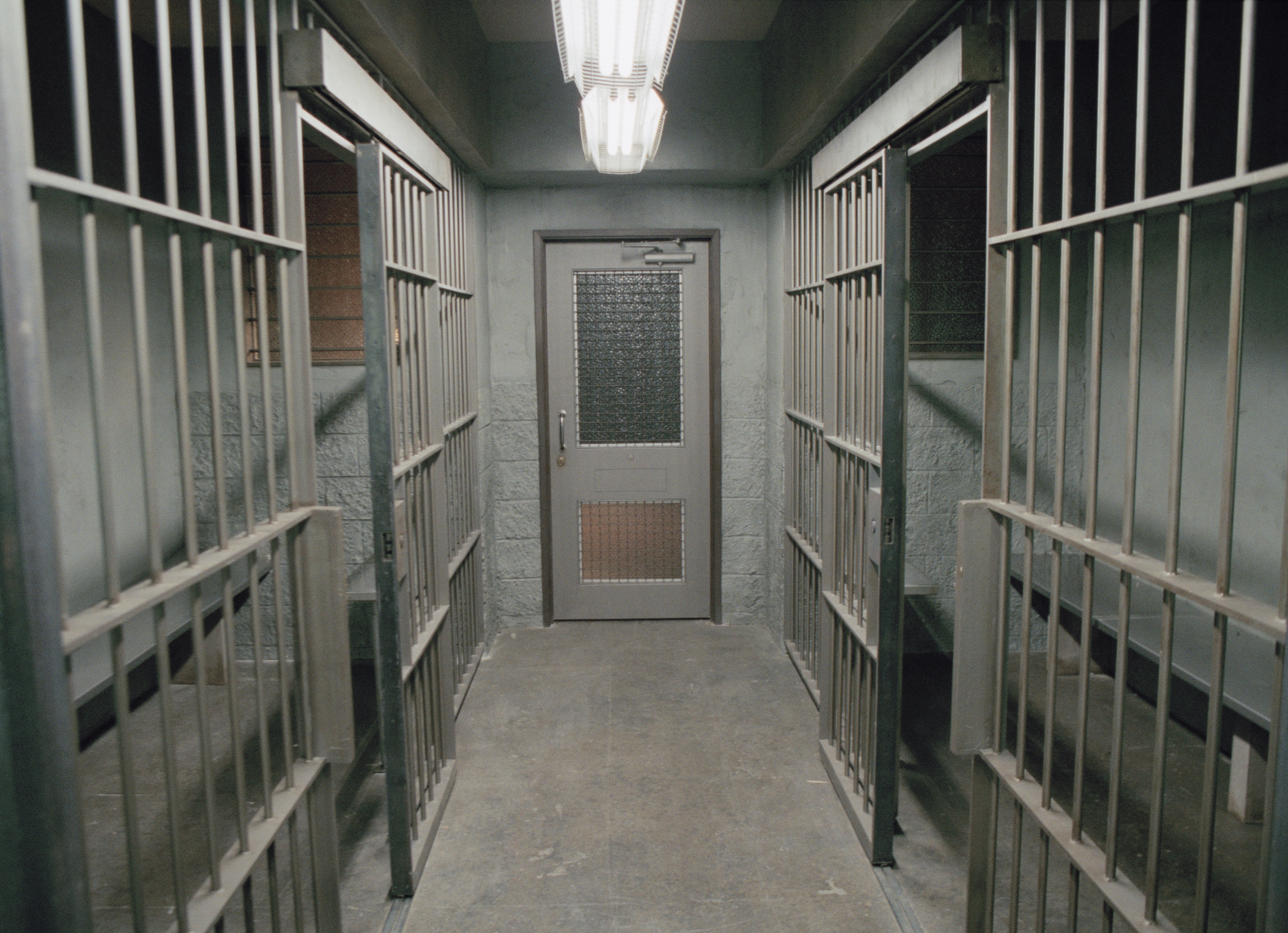 Loophole in Illinois Sanctuary Laws Lets ICE Hold Immigrants in County Jails