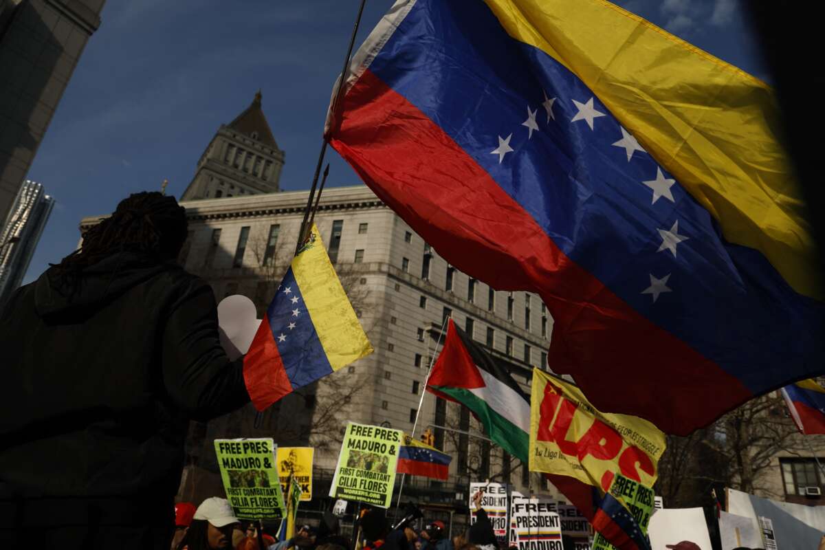 Supporters of Venezuelan President Nicolás Maduro protest outside the Daniel Patrick Moynihan United States Courthouse in New York City on March 26, 2026.