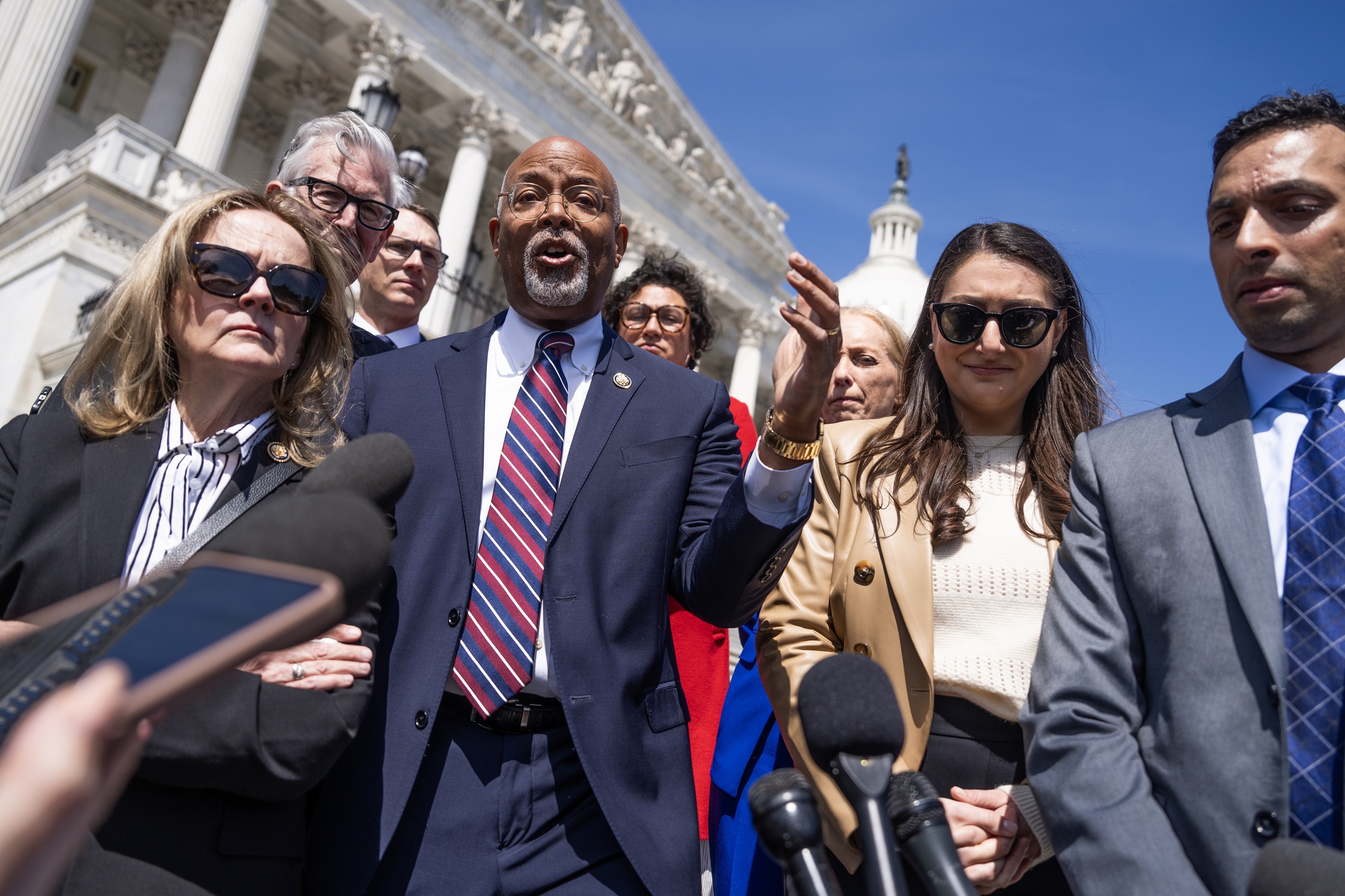 Republicans Block Democrats' Pro Forma Session Effort to End Trump's War in Iran
