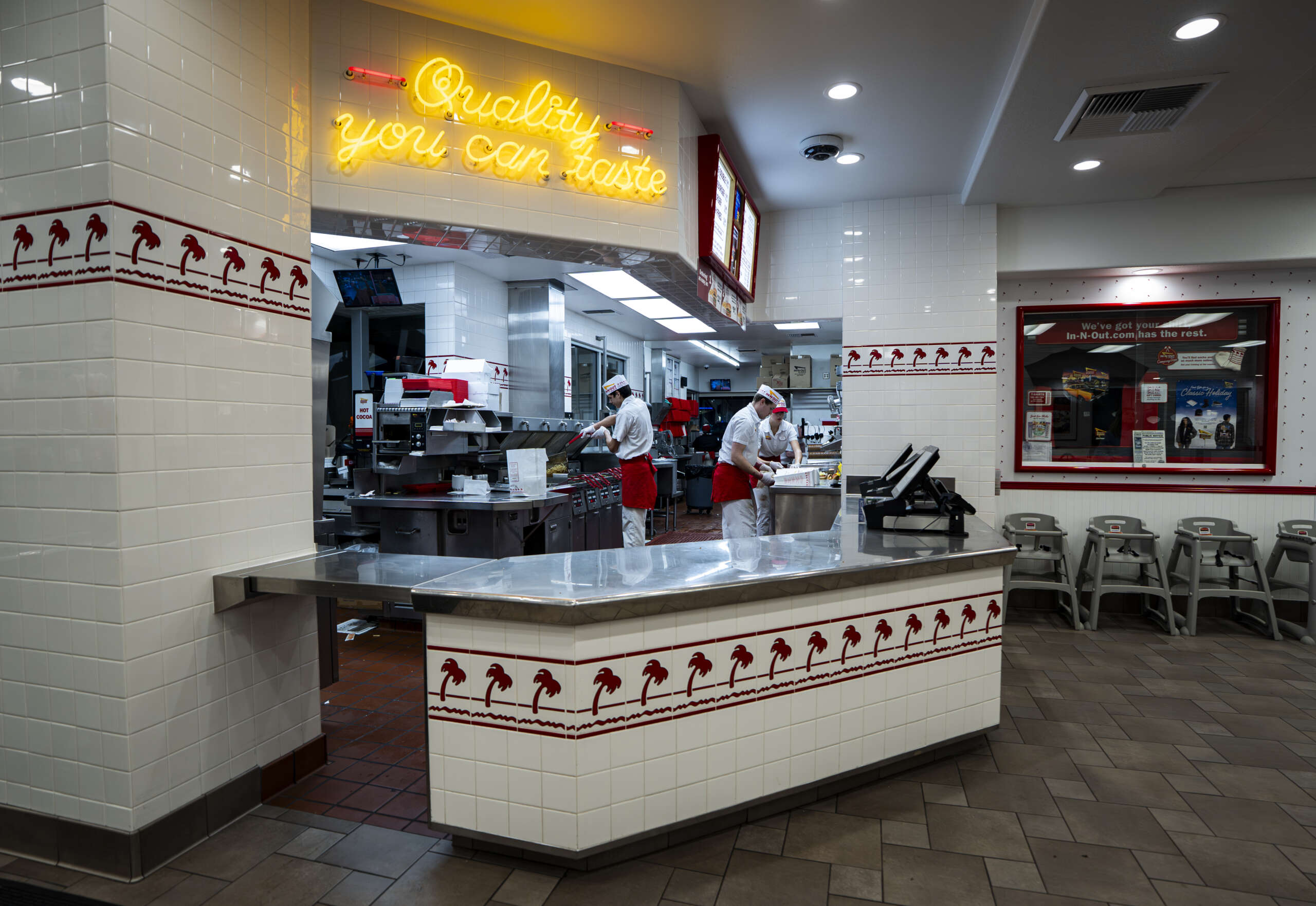 California's $20 Fast Food Wage Hike Didn't Kill Jobs, New Study Finds