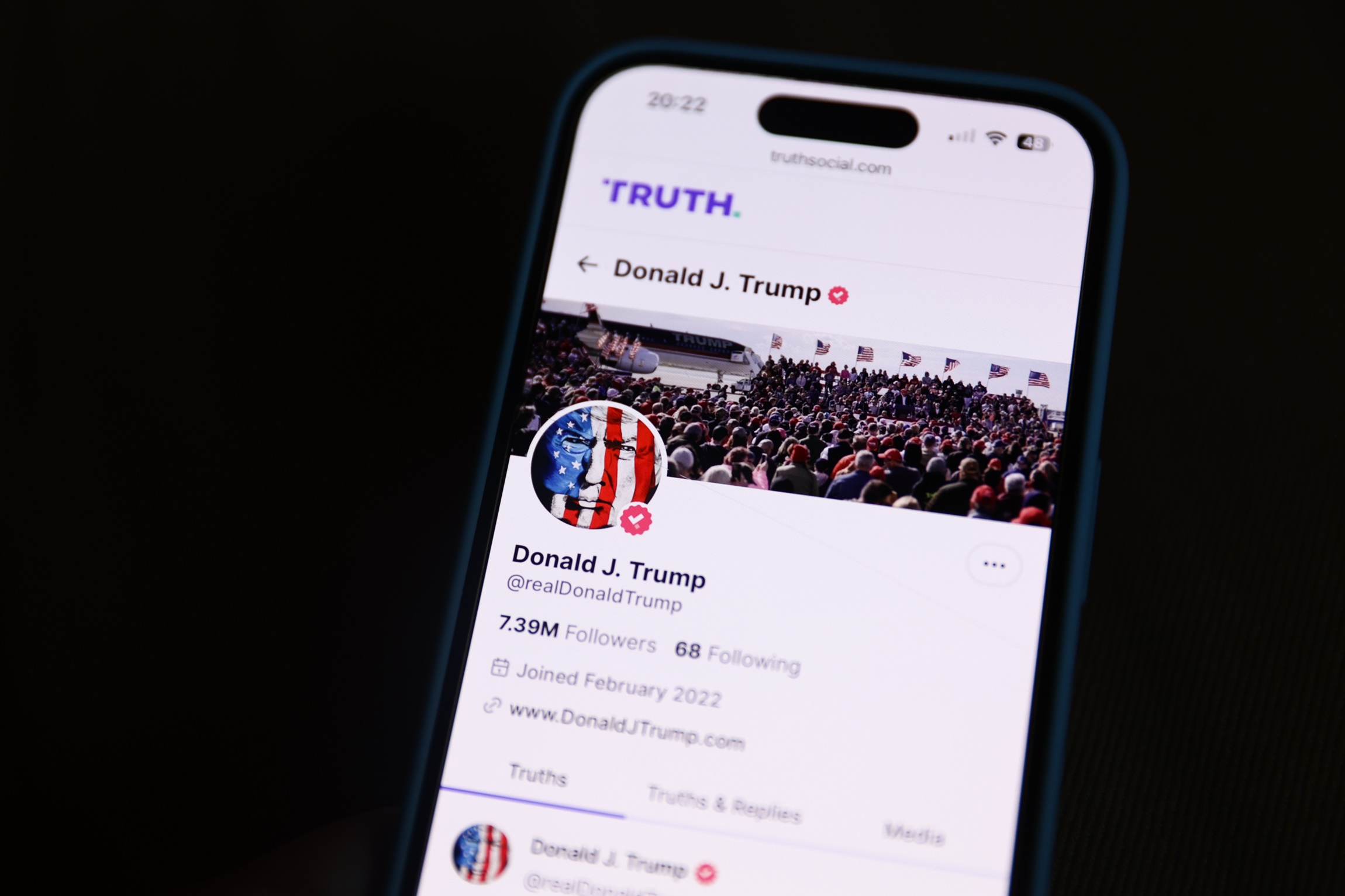 Trump's 1-Hour Truth Social Posting Frenzy Fuels Questions About His Mental Fitness