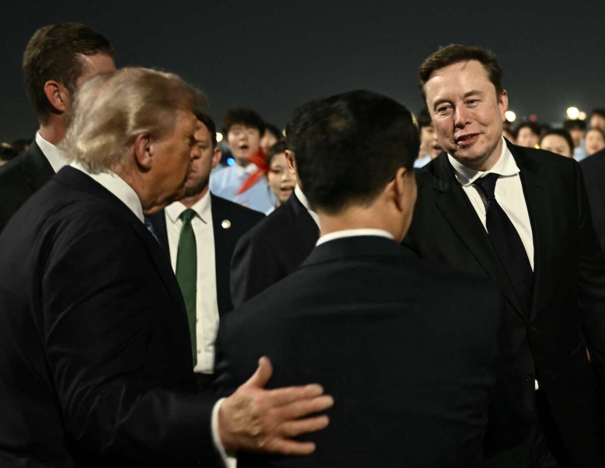 US President Donald Trump presents SpaceX, Twitter and Tesla CEO Elon Musk to China’s Vice President Han Zheng at Beijing Capital Airport on May 13, 2026.