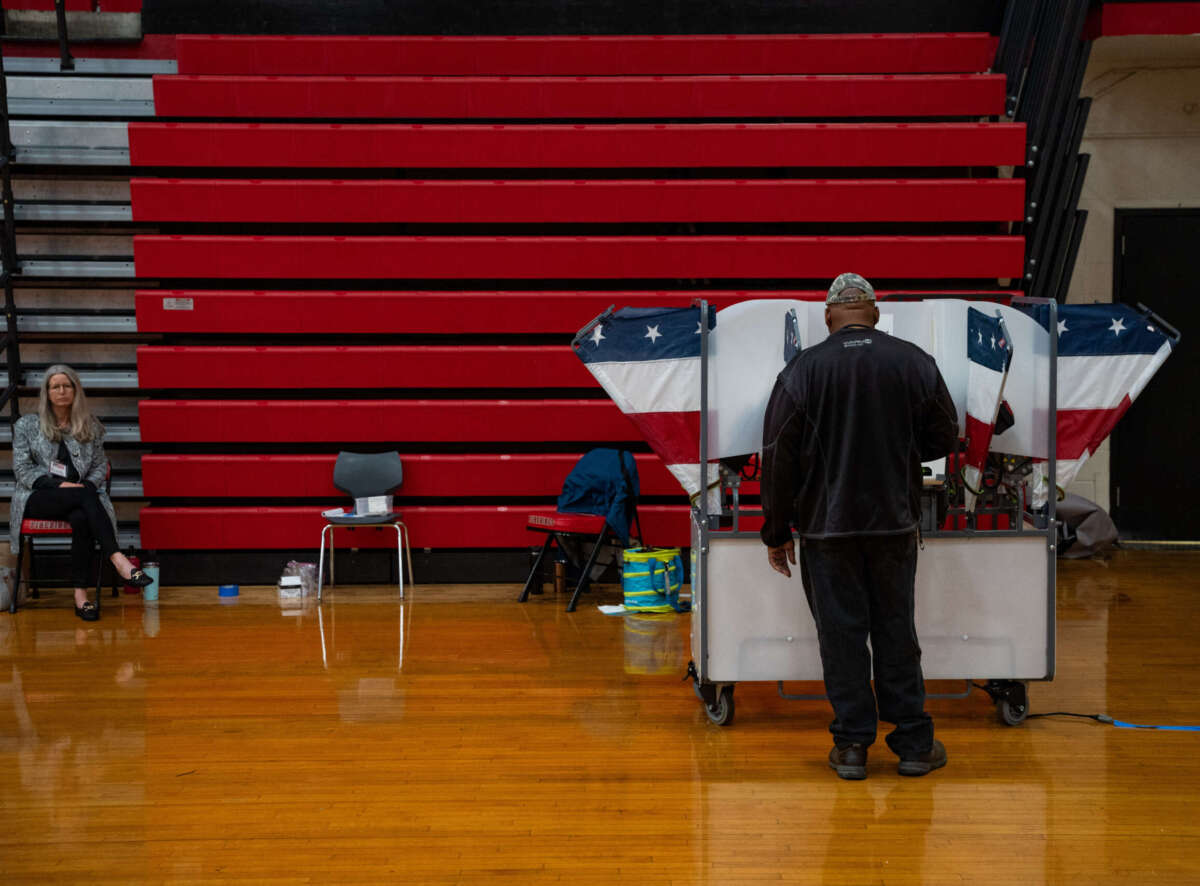 Voter casts ballot in Tennessee