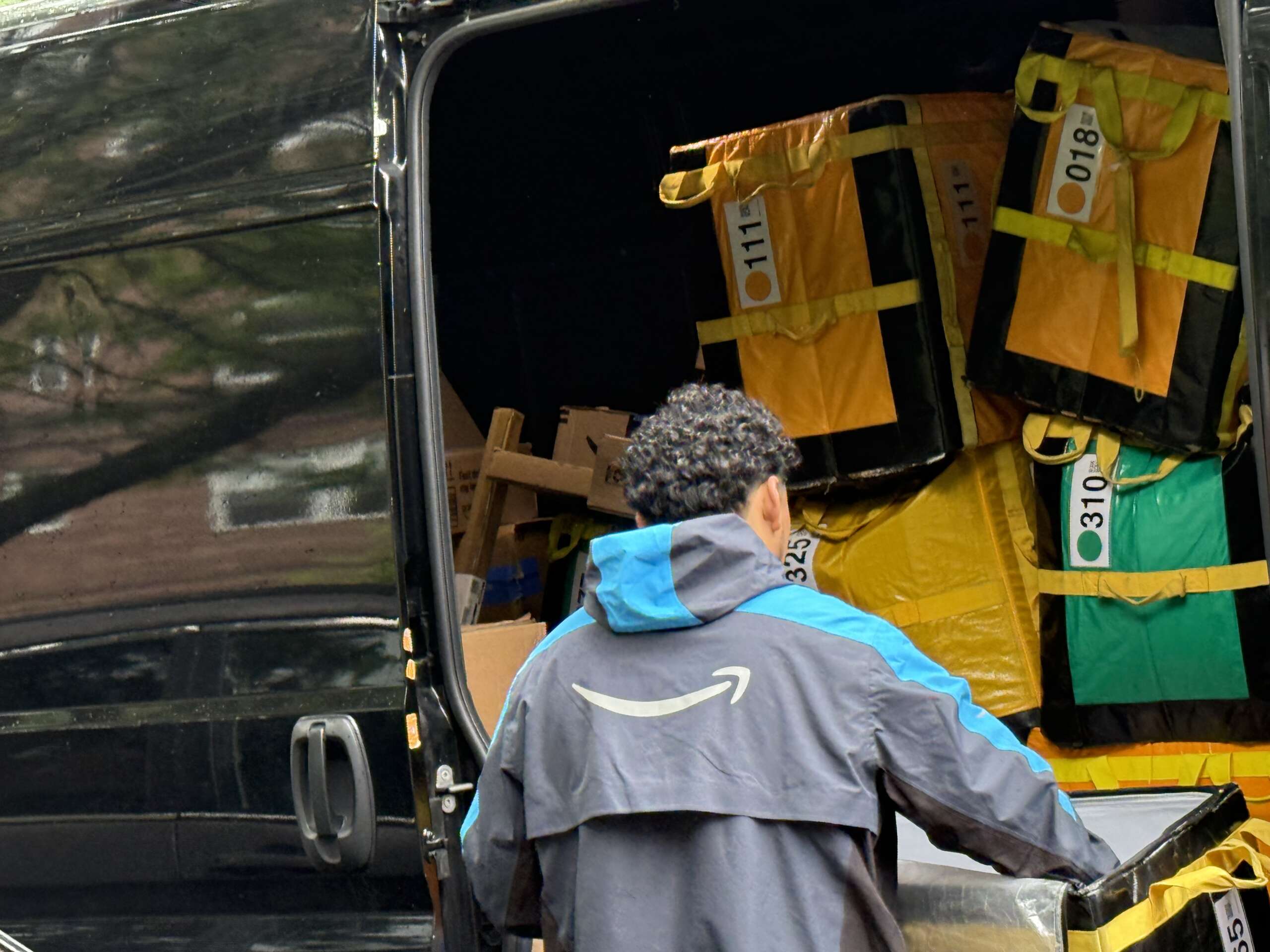 NY Amazon Driver Fired for Posting Pro-Union Content on Social Media