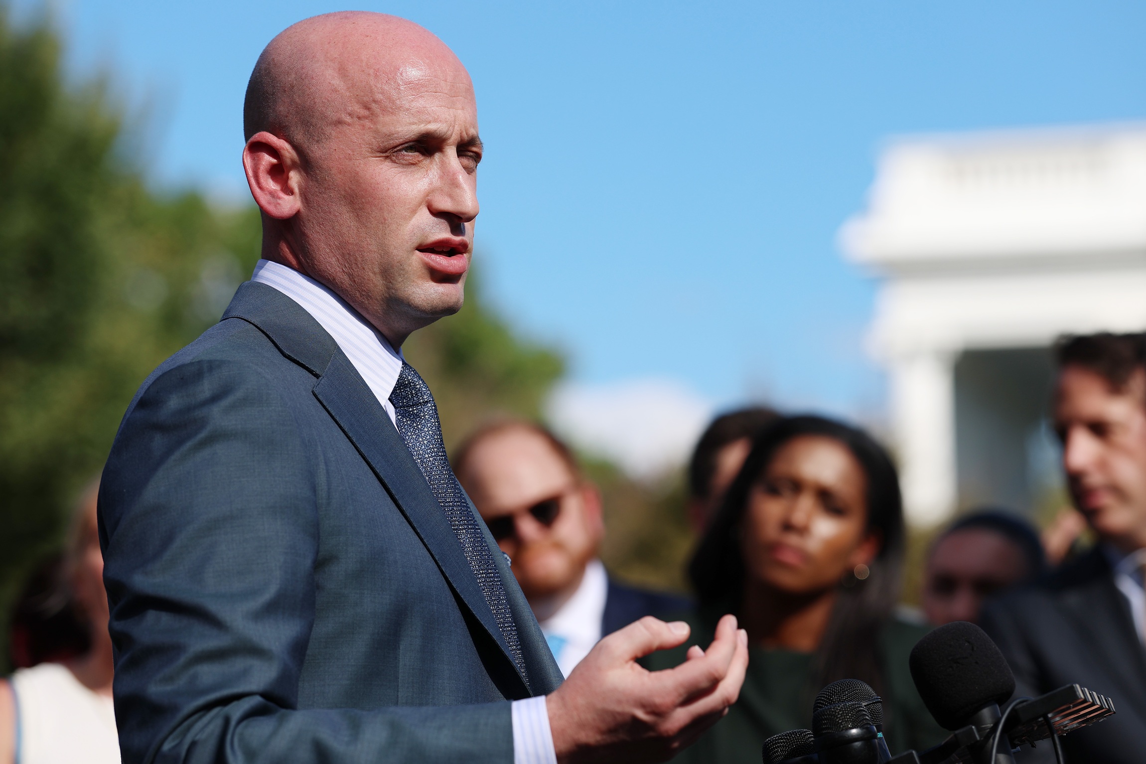 Trump Aide Floats Barring Pregnant Visitors After Birthright Citizenship Ruling