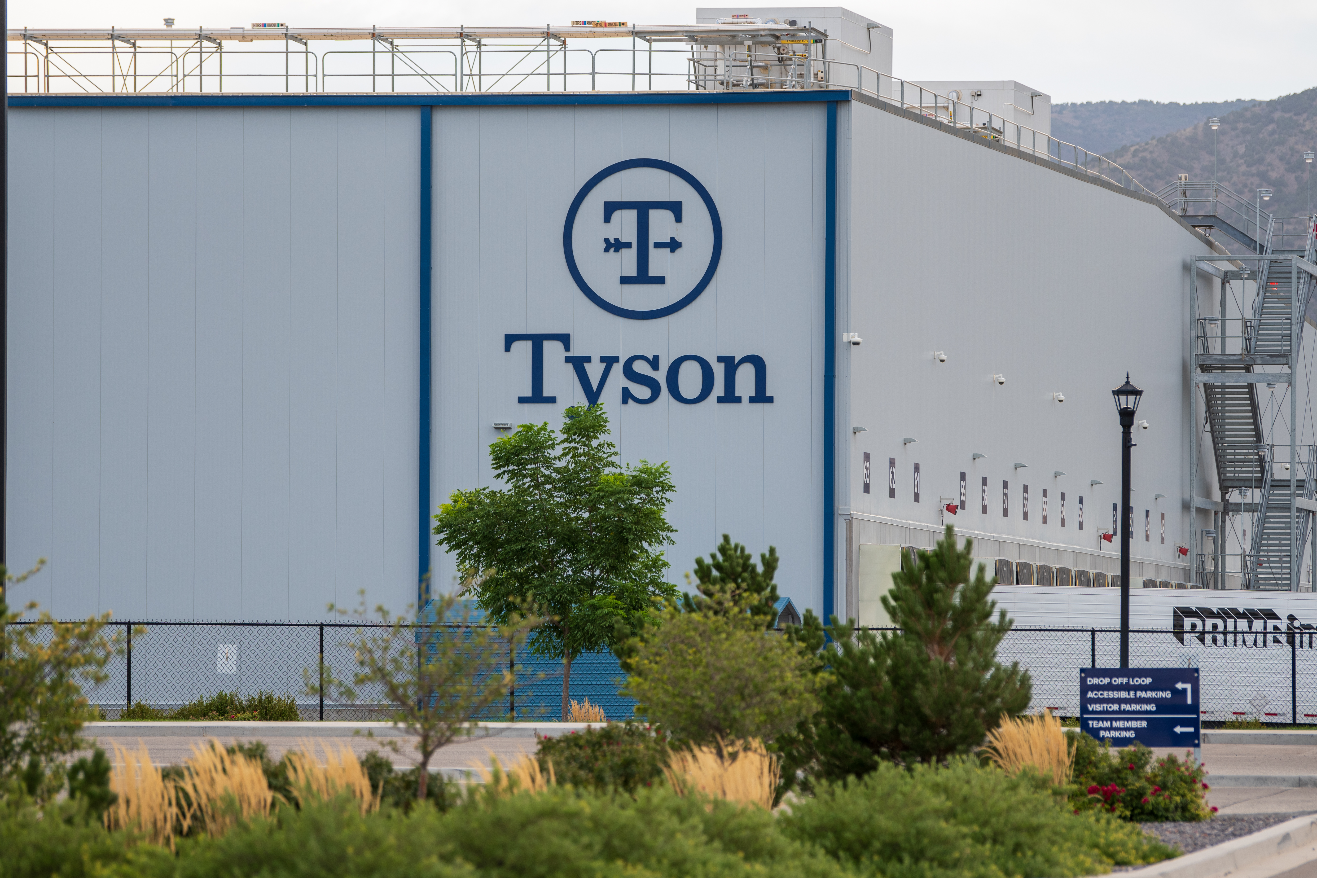 Tyson Shutters Illinois Meatpacking Plant and Fires 2,500 Workers Without Notice