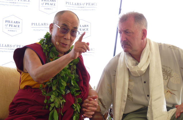 Dalai Lama and Honolulu Mayor Peter Carlisle