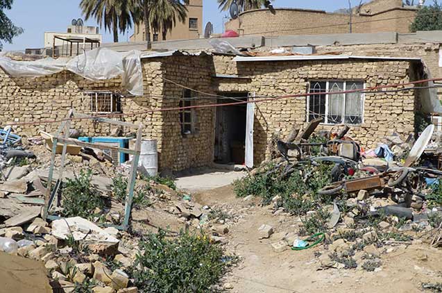 IDPs live in makeshift houses that offer little protection from the often extreme temperatures of Baghdad. (Photo: Dahr Jamail / Al Jazeera)