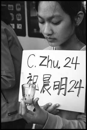 Chinese immigrant protestors lined up in front of Apple's flagship store in San Francisco, holding signs with the names of workers at the Foxconn factory who committed suicide because of the working conditions. (Photo: David Bacon)