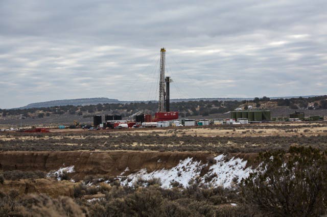 Drill site off Route 550 in Lybrook, New Mexico where hydraulic fracturing is done to extract oil. (Photo: ©2015 Julie Dermansky)