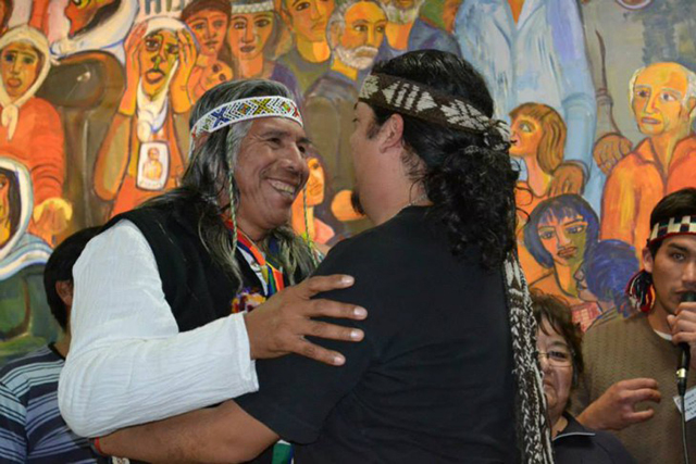 Felix Diaz of QOPIWINI and a Mapuche leader (Photo: Resistencia Qom)