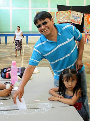 A voter casts his ballot at a polling station in San Juan Tecuaco's town hall. (Photo: Sandra Cuffe)