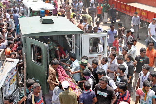 In April 2013 the massive Rana Plaza factory in Bangladesh collapsed, leaving over 1,000 garment workers dead and thousands more buried under the rubble. (Photo: Obaidul Arif / IPS)