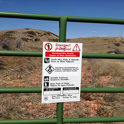 Warning at Riley Pass mine. (Photo: Jill Stein)
