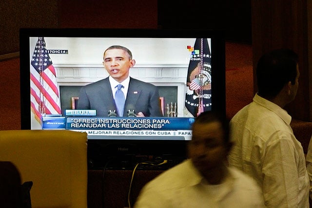 The image of U.S. President Barack Obama on a TV screen in Havana, announcing the restoration of diplomatic ties with Cuba, on Dec. 17, 2014. Now Obama can be seen in person by the people of Havana, when he visits the country Mar. 21-22. (Photo: Jorge Luis Baños / IPS)
