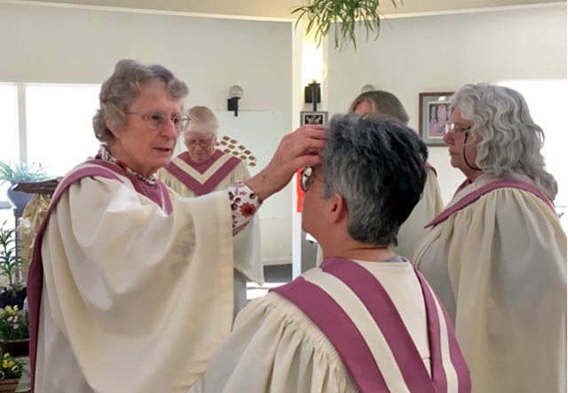 Sister Eileen Schepers officiates evening prayers. (Photo by the author)