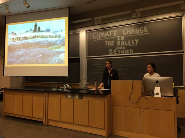 Mount Holyoke students holding a teach-in. (Photo: WNV / Julia Worchester)