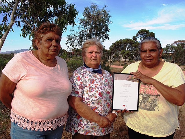 Adnyamathanha Traditional Owners Heather Stuart, Enice Marsh and Regina McKenzie. (Photo: Friends of the Earth)