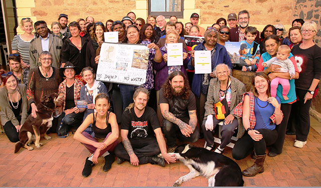 May 2015 meeting in Port Augusta to organize opposition to the plan to turn South Australia into the world's nuclear waste dump. (Photo: Friends of the Earth)