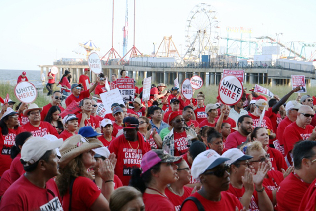 Around 1,500 union members attended a rally in support of the Taj Mahal workers on July 21, the same evening of Donald Trump’s acceptance speech at the Republican National Convention. (Photo: UNITE HERE Local 54)