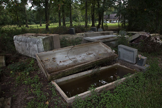 Cemetery in Zachary, Louisiana. (Photo: Julie Dermansky)
