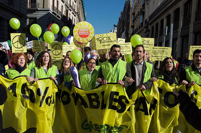 Greenpeace Climate March 2015 Madrid. World leaders are under increasing public pressure to take action on global warming. The current carbon cut commitments made by 178 nations under the Paris Agreement, though a start, are not enough to prevent serious damage to tropical ecosystems. (Photo by OsvaldoGago licensed under the Creative Commons Attribution-Share Alike 3.0 Unported license)