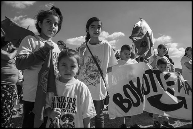 The children of farm workers at Sakuma Farms hold signs during a march to the company offices in 2016. (Photo: David Bacon)