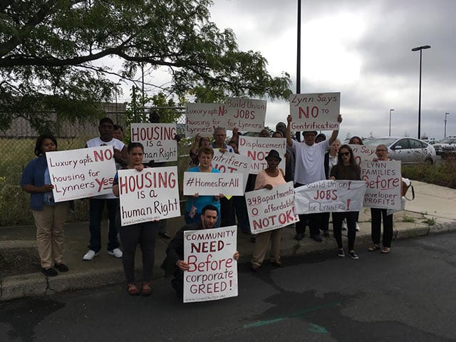 Members of the community organization Lynn United for Change advocate for affordable housing units on September 20, 2016. (Photo: Isaac Simon Hodes)