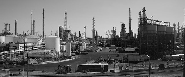 Tesoro's oil refinery in Wilmington, California. Wilmington and the adjacent City of Carson have some of the worst asthma rates in the state. (Photo: Daniel Ross)