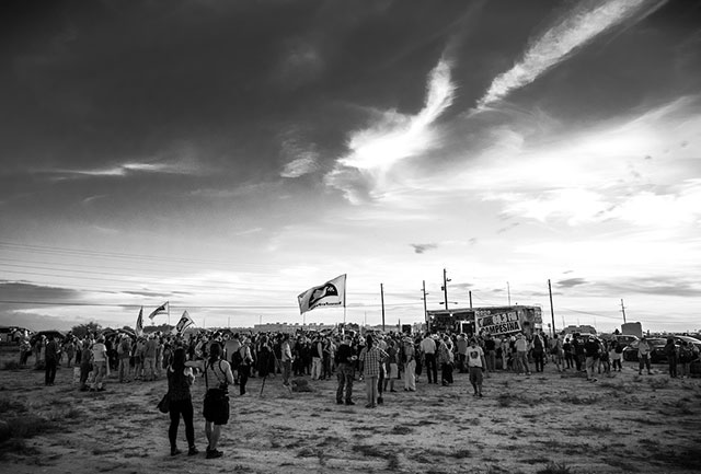SOA Watch activists led by Puente gather for a vigil in solidarity with detainees and their families at the Eloy Detention Center in Arizona. (Photo: Steve Pavey)